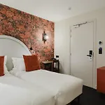 Opéra 3*