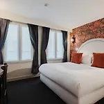 Opéra 3*